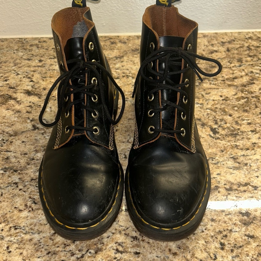 Size 10 classic Dr. Martens boots in black leather